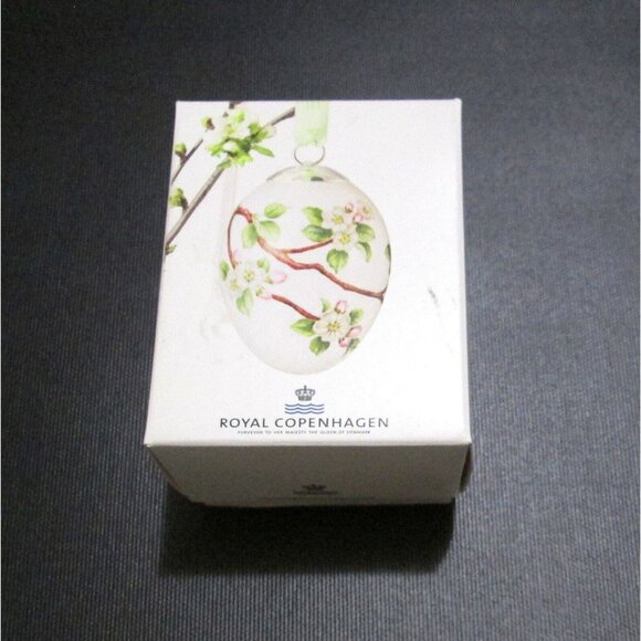 Royal Copenhagen Apple Branch Porcelain Easter Egg Ornament With Box - Picture 9 of 10